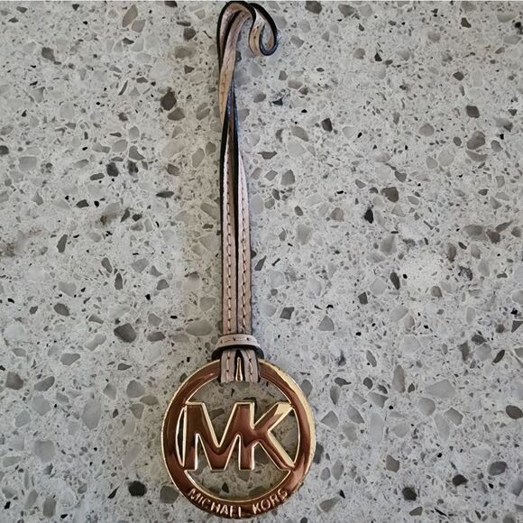 Michael Kors Hang Tag  - Picture 1 of 8